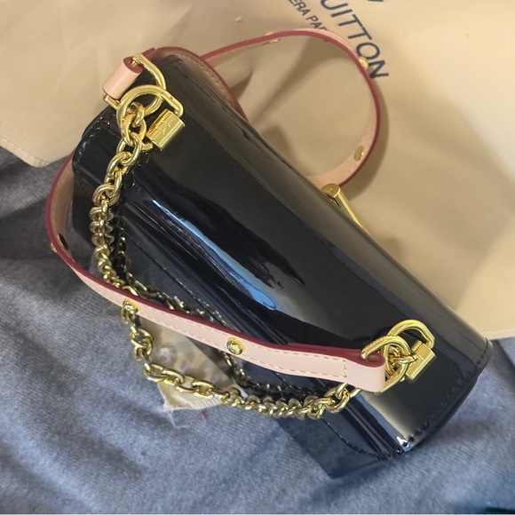 Elegant Black and Gold Designer Inspired  Handbag - Picture 7 of 15